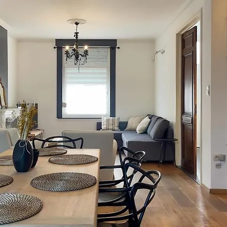 Beautiful House In Mons-shape-g00gle Σπίτι διακοπών *